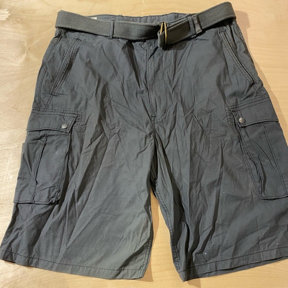 Levi Strauss Cargo Style Shorts with Canvas Belt size 38 (BK) - Picture 2 of 12